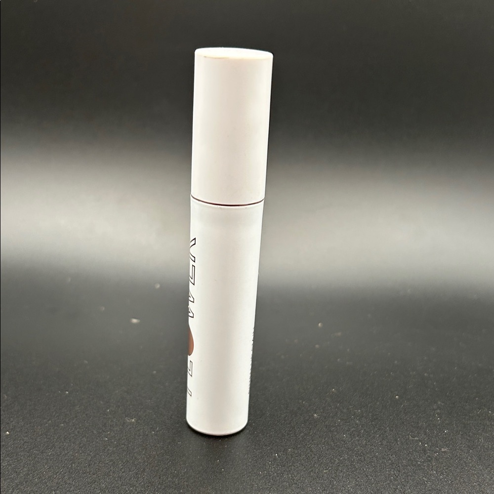Liquid Lipstick - Red - Picture 4 of 4